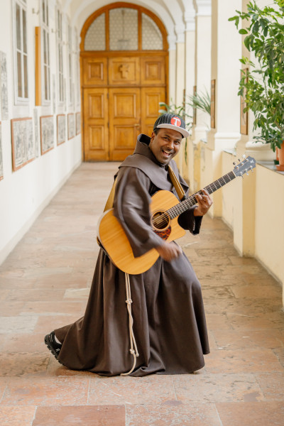 Ich lach und ich leb - Mein Leben mit Franziskus und der Musik | Bildrechte: (c) Manuel Sandesh